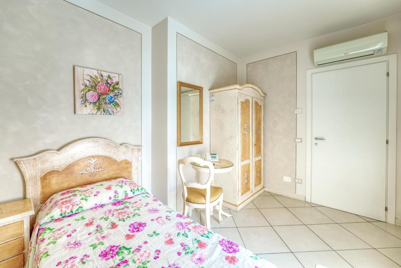 Villa Liberty Boario Terme Exteriör bild